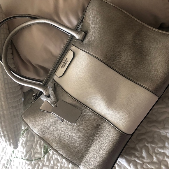 Brand new guess hand bag - Picture 1 of 4